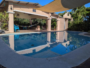 Home with Swimming pool, Wi-FI